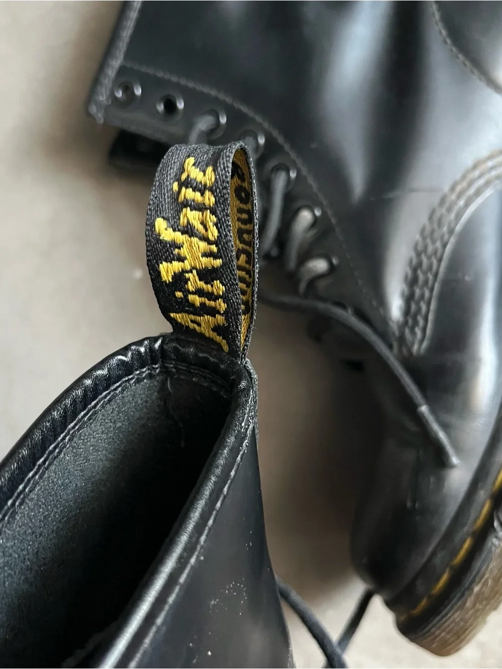 Dr. Martens classic lace
